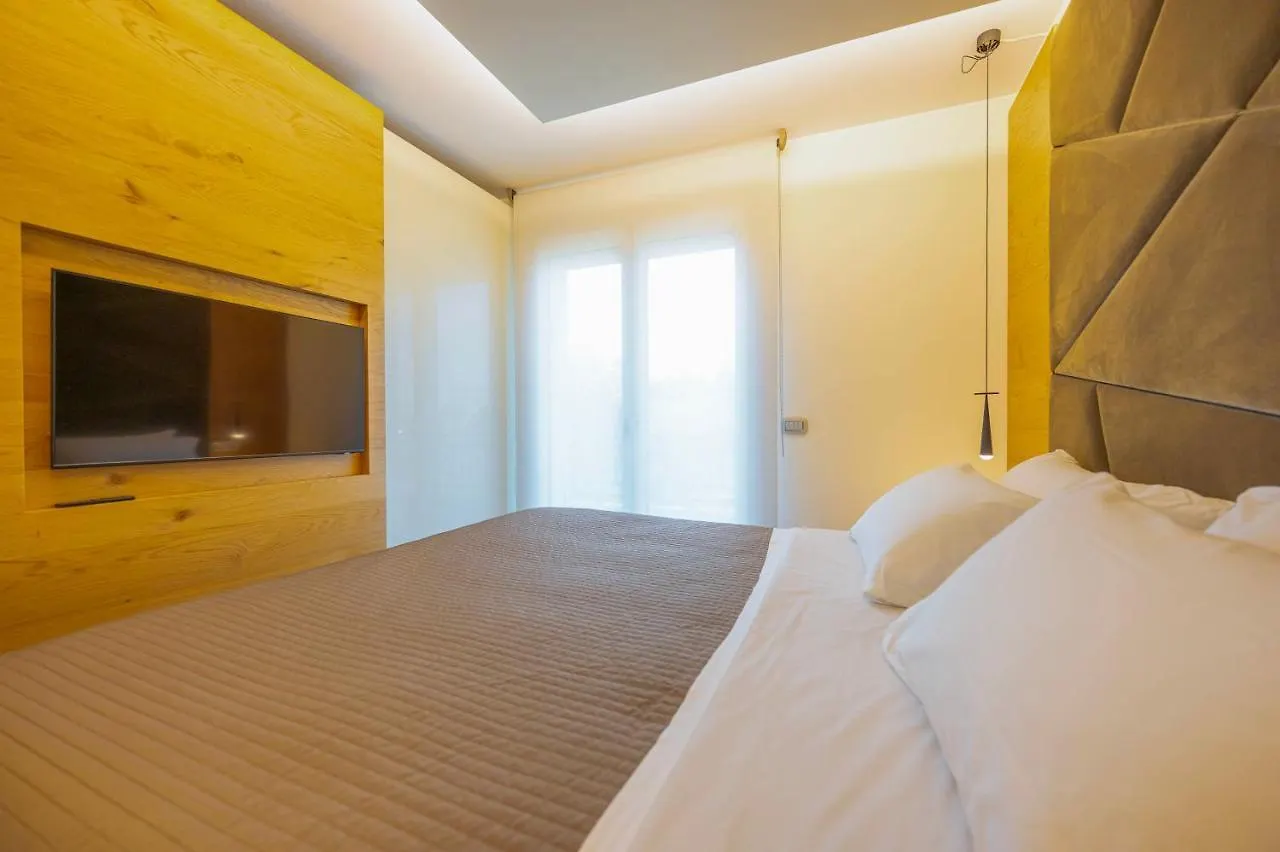 Venice New Luxury Penthouse - Free Parking And Roof Terrace Mestre 0*,  Italy