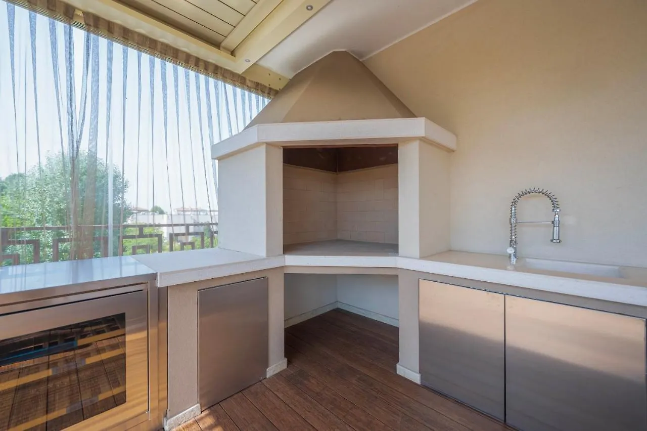 Venice New Luxury Penthouse - Free Parking And Roof Terrace Mestre Italy