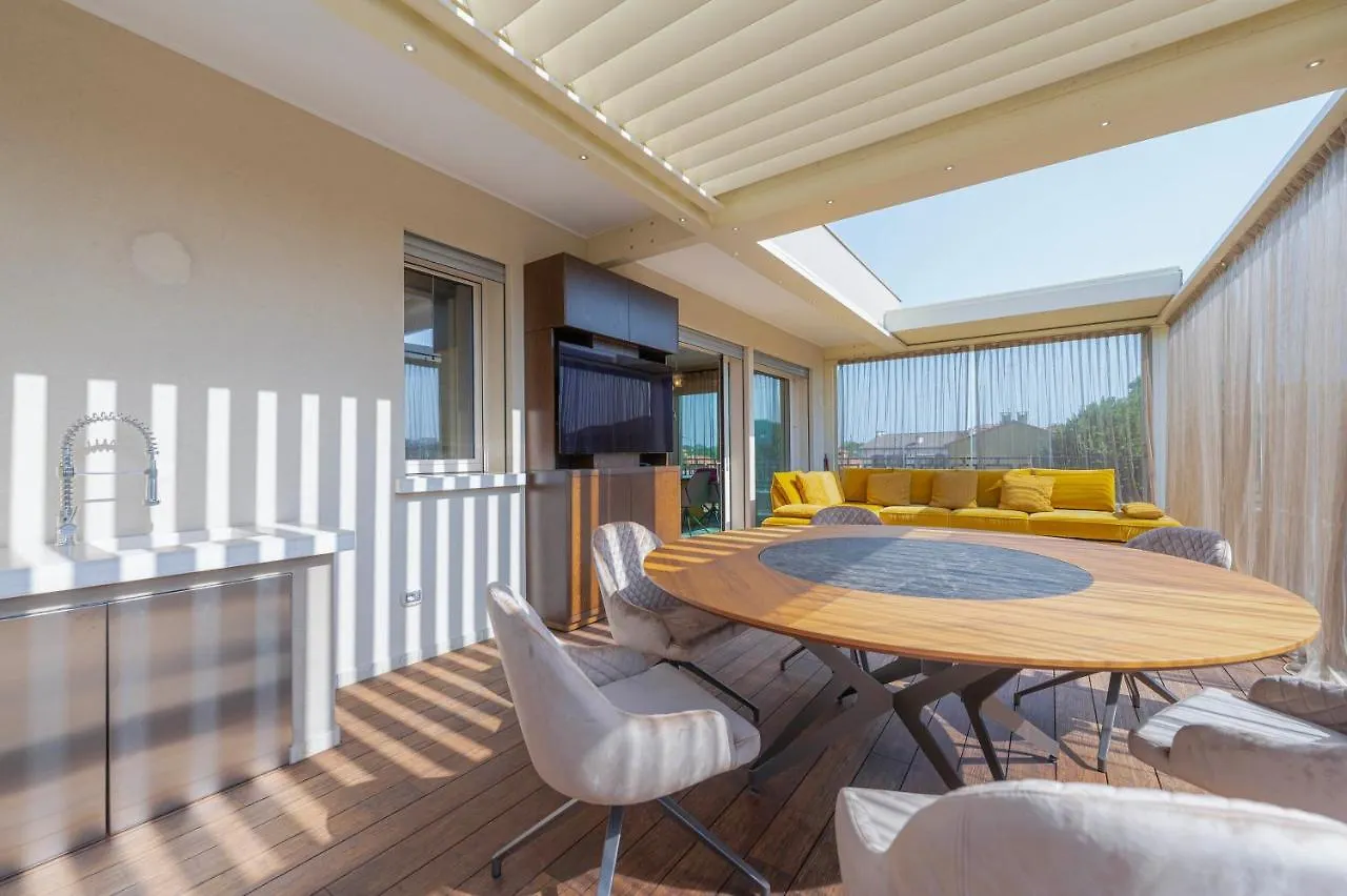 Venice New Luxury Penthouse - Free Parking And Roof Terrace Mestre